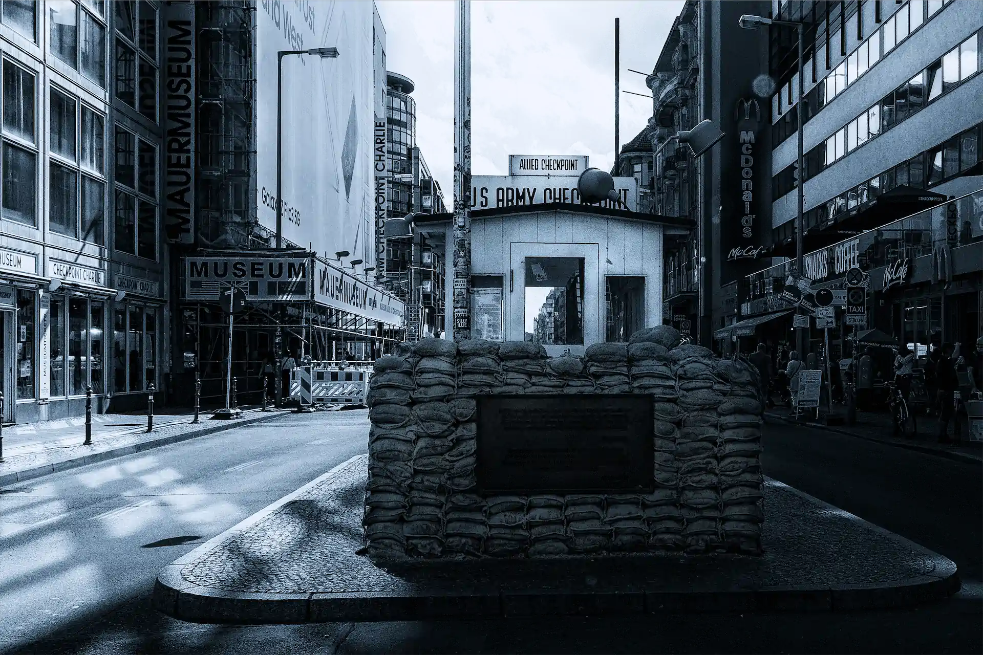 05 Kirsten Müller Checkpoint Charlie Exhib1920