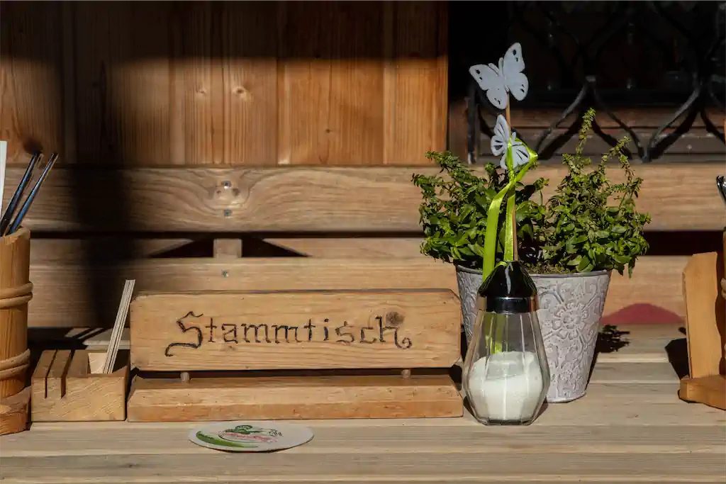 8 Veronique Hartmann Alvera Stammtisch Exhib