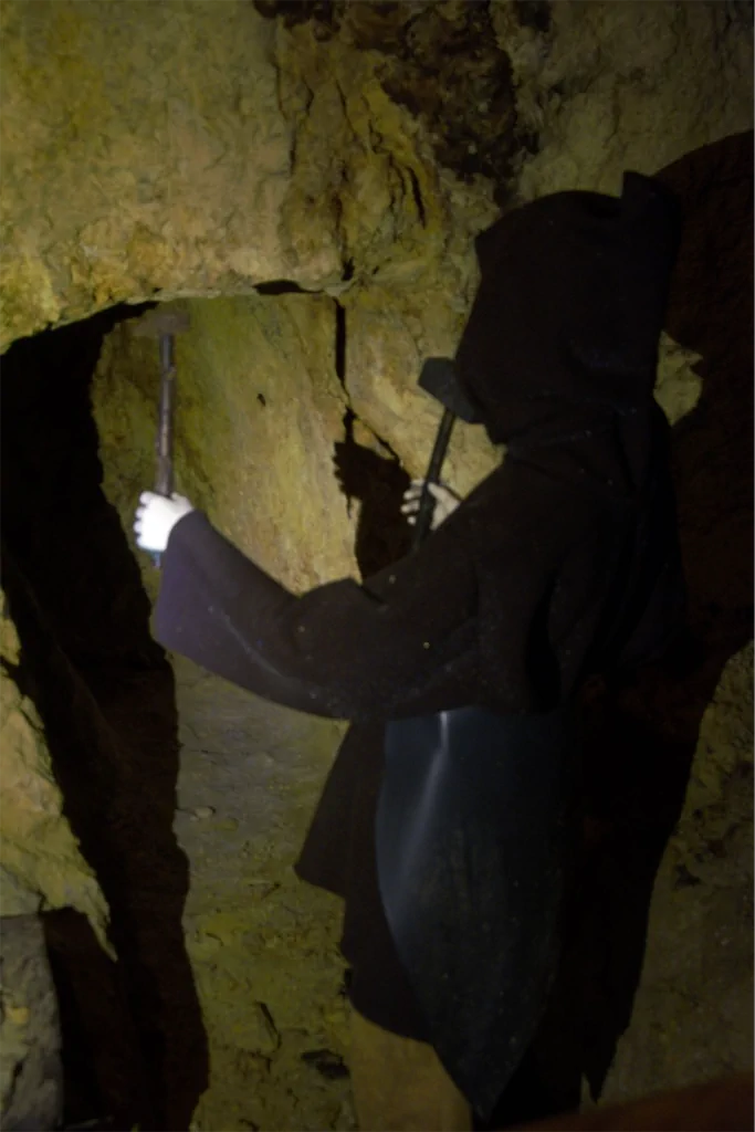 4 Dietmar Pfaff 3 Mal 5m Unter Der Erde Bergwerker.jpg 5meter 1024h 85