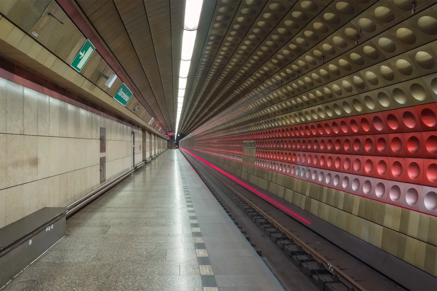 4 Martina Wicki MetroPrague Rot 1024h 70