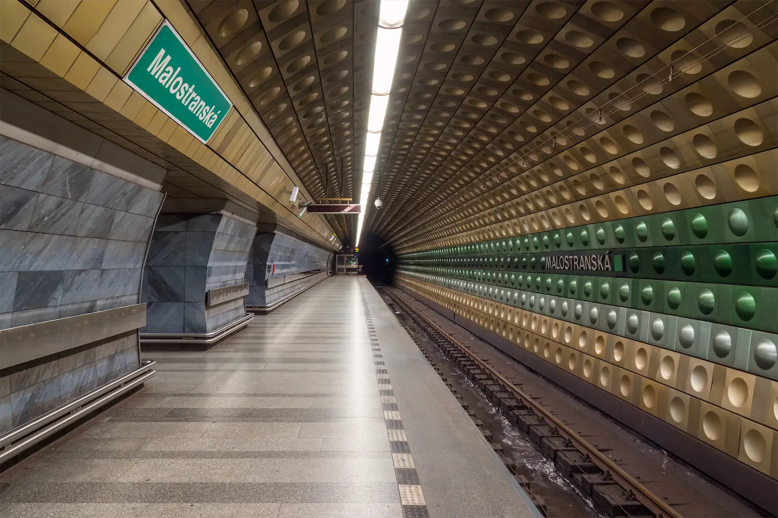 6 Martina Wicki MetroPrague Rot 1024h 70
