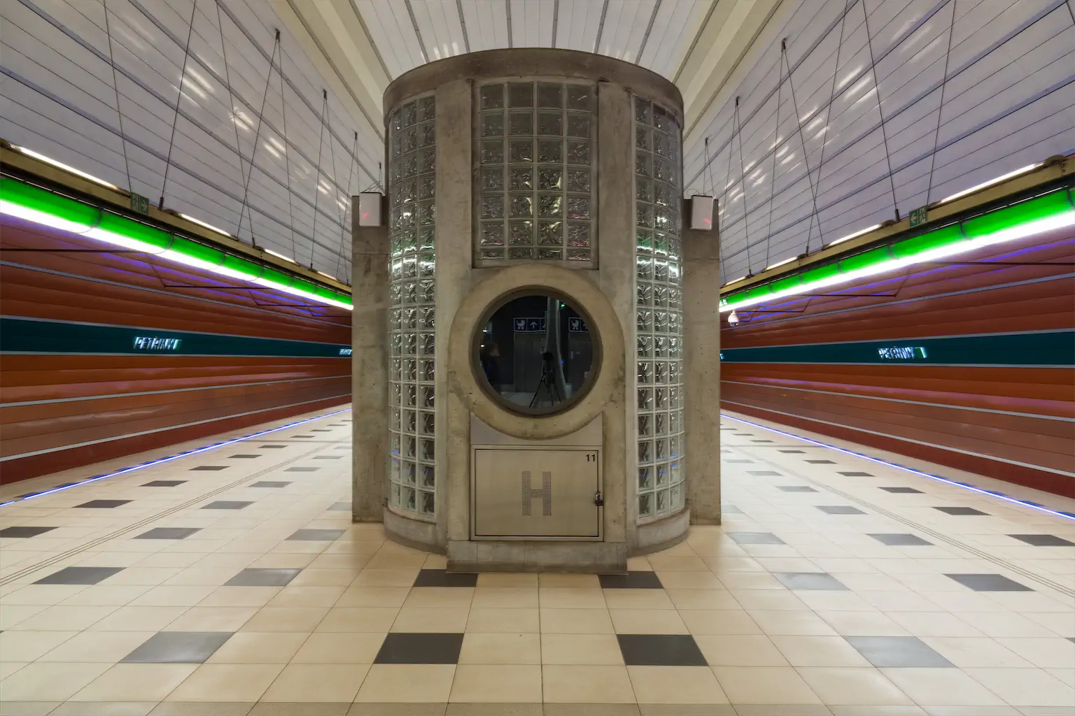 7 Martina Wicki MetroPrague Rot 1024h 70