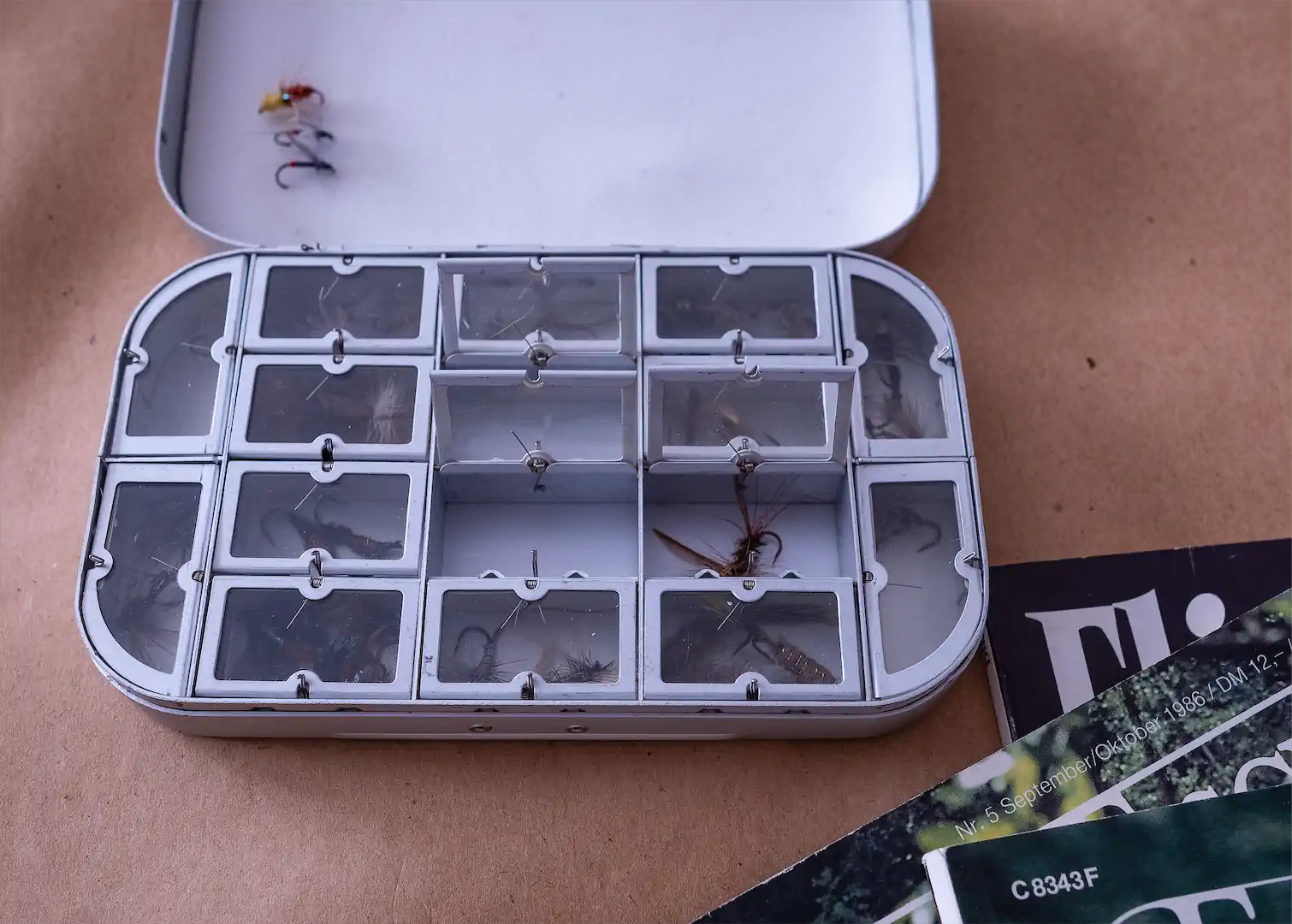 Bild 5 Spezieller Kasten Aus Aluminium Mit Einteln Zu Öffnenden Kleinen Schachteln Raab Wiedergefunden 1080h 60