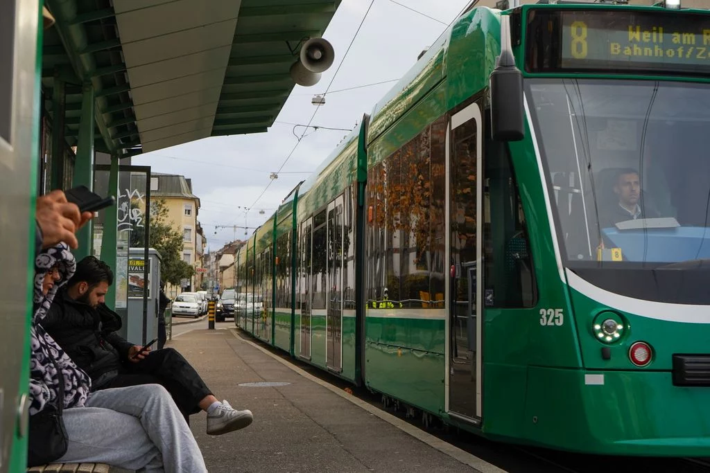 1 Anne Klein Grenze Tram 8 Anne Klein Ergebnis